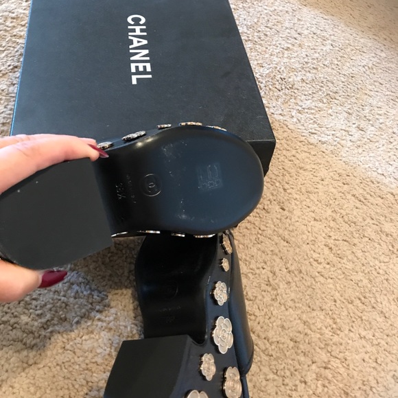 Authentic CHANEL shoe..new with box. - Picture 2 of 3